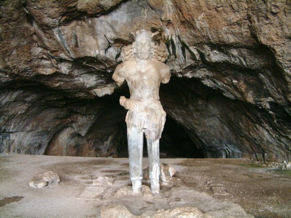Shapur-Statue