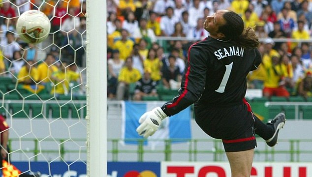 ENGLAND'S GOALKEEPER SEAMAN LOOKS AT THE BALL AS BRAZIL'S RONALDINHO SCORES DURING A WORLD CUP QUARTER-FINAL MATCH IN SHIZUOKAENGLAND'S GOALKEEPER SEAMAN LOOKS AT THE BALL AS BRAZIL'S RONALDINHO SCORES DURING A WORLD CUP QUARTER-FINAL MATCH IN SHIZUOKA