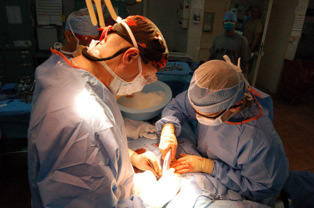 US Military doctors perform surgery on Iraqi soldier