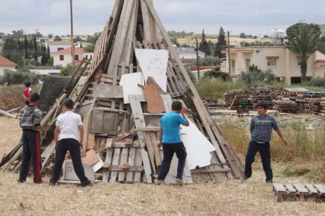 cyprus-easter-bonfire