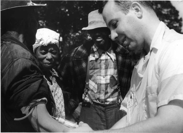 Tuskegee-syphilis-study_doctor-injecting-subject