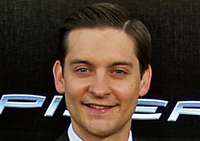 10 Fictional Characters Who Look Like Other People (And Know It ...